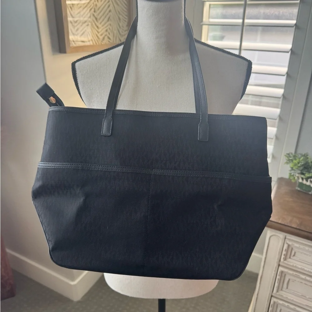 Michael Kors Jet Set Large Nylon & Leather Zip-Top Tote – Black - Picture 4 of 6